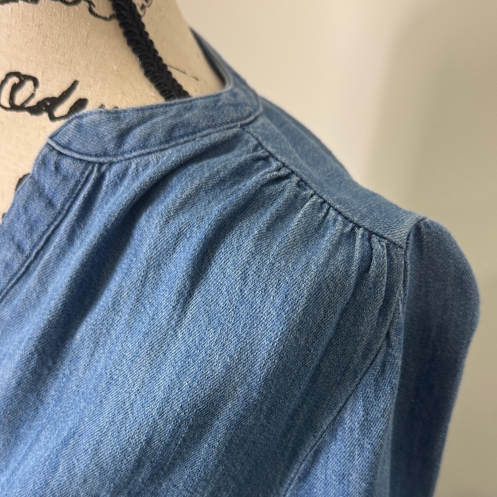 OLD NAVY Blue Denim Chambray V Neck Cotton Top SZ S Festival Beach Fall Classic - Picture 7 of 10